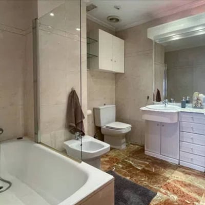 Location longue durée d’un duplex spacieux, 210 m², avec 4 chambres et une cheminée, Elche, Espagne